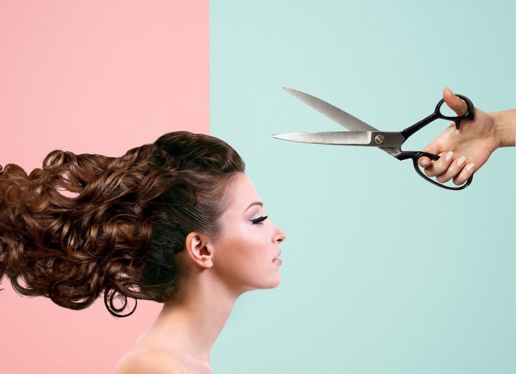 Comment couper vos cheveux à la maison